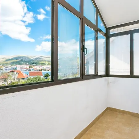 Апартаменты With Parking Space - 20874 Трогир