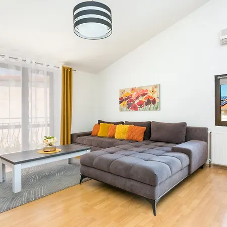 With Parking Space - 20874 דירה *