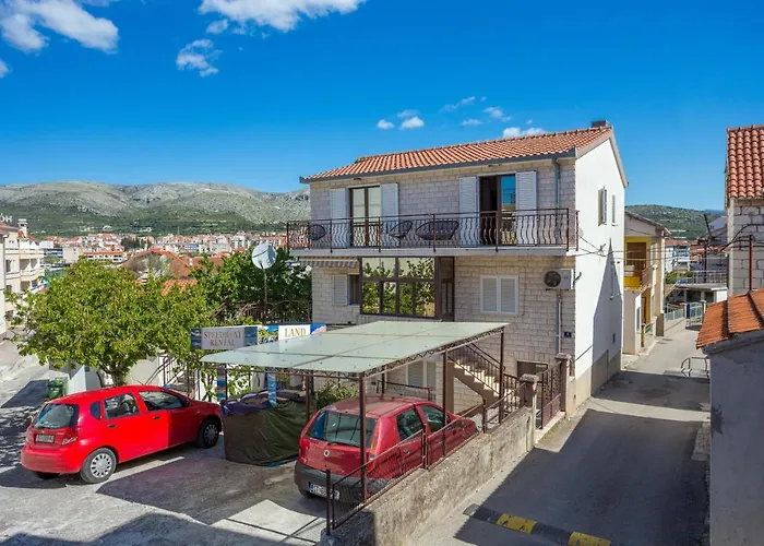 With Parking Space - 20874 Τρογκίρ