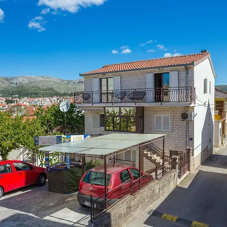 With Parking Space - 20874 Trogir